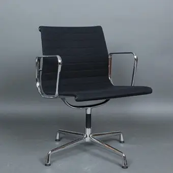 Charles & Ray Eames per Vitra, sedia da scrivania / Aluminium Chair modello "EA108", progetto 1958, USA