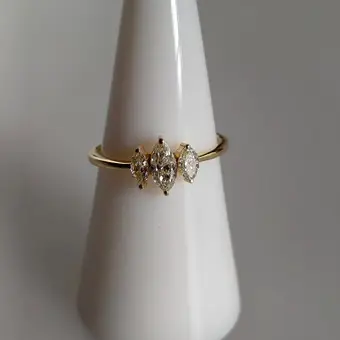 Anillo de diamantes - oro amarillo de 14 kt, talla marquesa, 0,54 ct