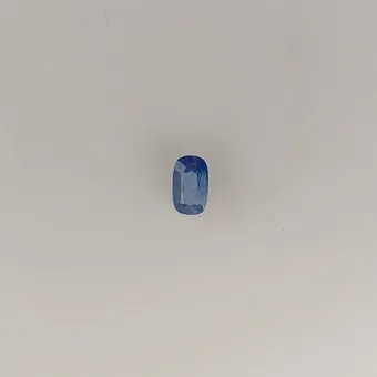 裸天然蓝宝石，枕形切割，2.35克拉，IGI证书。