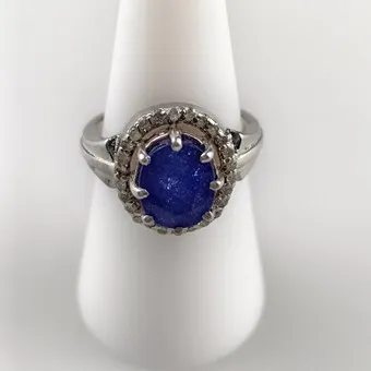 蓝宝石戒指,镶钻石,925银。