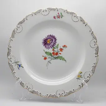 Meissen, ruokalautanen 26 cm "Saksalaiset kukat" asteri, kultareuna, 2. laatu, posliini.