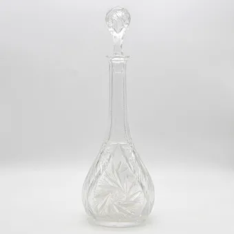 古董波希米亚醒酒器带塞,玻璃,磨花装饰,19世纪。