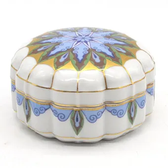 Pfeiffer & Löwenstein。新艺术风格盒，瓷器，彩色，金色细节，捷克，约1900年。