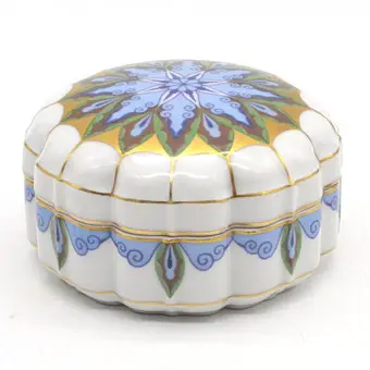 Pfeiffer & Löwenstein。新艺术风格盒，瓷器，彩色，金色细节，捷克，约1900年。