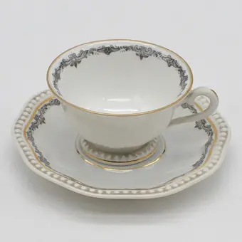 Rosenthal Bavaria，杯碟，瓷器，阿拉伯式纹饰，金边，浮雕蛋形纹，德国，约1920年代。