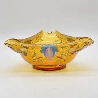 Bøhmisk skål med blomsterdekor og guldmaleri, emalje på glas, pastelfarvet, Tyskland, slutningen af 1800-tallet