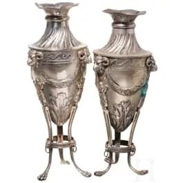Deux vases classiques, Hanau, J.D. Schleissner und Söhne, 19e siècle