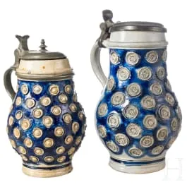 Deux cruches piriformes, Westerwald, vers 1700 - 1re moitié du 18e siècle