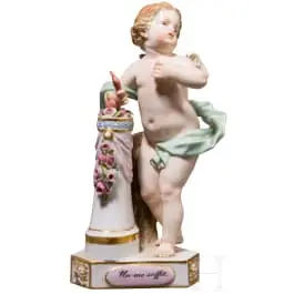 Copil cu deviză „Un me suffit“, Michel Victor Acier, 1775 (schiță), Meissen, înainte de 1924 (execuție)