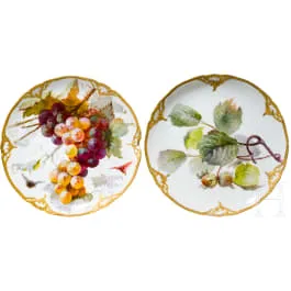 两个带水果绘画和浮雕金边的盘子,KPM,约1890年