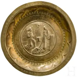 Stor messingfat av drevet arbeid med Bebudelsen, Nürnberg, 1500-tallet