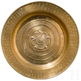 大型Beckenschläger铜盆，带风格化玫瑰纹，纽伦堡，16世纪