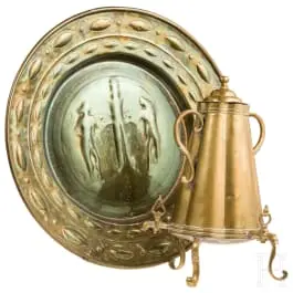 Tappekanne og Beckenschläger-bolle av messing, nordtysk, 1700-tallet