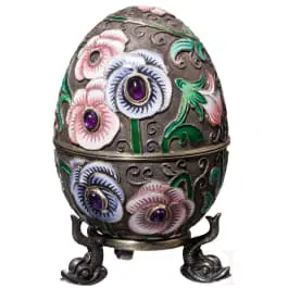 Velikonoční vejce ze smaltu cloisonné se stojánkem, 2. polovina 20. století