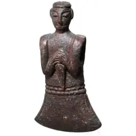 Kultaxt aus Bronze mit Darstellung eines Würdenträgers mit Dolch, späte Bronzezeit des östlichen Vorderasiens, 13. - 11. Jhdt. v. Chr.