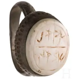 Gemme mit phönizischer Inschrift (Mitte 1. Jtsd. v. Chr.), antik gefasst in safawidischem Silberring (17. - frühes 18. Jhdt.)