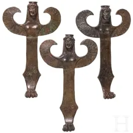 Három bronz tartófigura szirén alakban, görög, i. e. 6. század harmadik negyede
