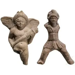 Hellenisztikus terrakotta figurák, lovas katona és Erósz, i. e. 2.–1. század