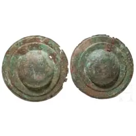 Két bronz phalera (mell- és hátvédő), itáliai, i. e. 6.–5. század