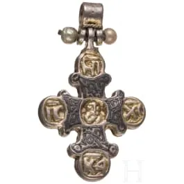 Zilveren kruis met inscriptie en niëllowerk, midden-Byzantijns, 9e - 12e eeuw