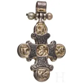Ezüst kereszt felirattal és niello díszítéssel, közép-bizánci, 9–12. sz.