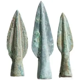 Három kis lándzsahegy, késő bronzkor, i. e. 10–9. század