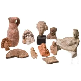 Elf antieke terracotta's, 2e helft 1e millennium v.Chr. - 2e eeuw n.Chr.