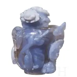 蓝玛瑙雕刻花瓶，中国，19世纪
