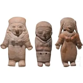 三件大型前哥伦布时期陶俑，厄瓜多尔，可能为公元500-1500年