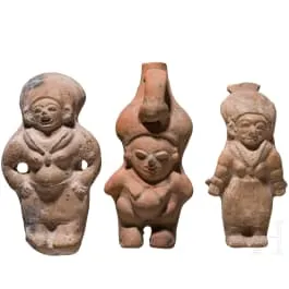 三件前哥伦布时期陶俑，厄瓜多尔，约公元500 - 1500年