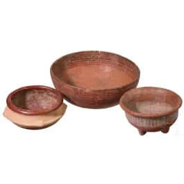 三件前哥伦布时期碗，可能为厄瓜多尔，卡尔奇，公元800 - 1500年