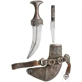 Jambia con montatura in argento e manico in corno di rinoceronte, Oman, circa 1900