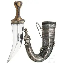Jambia con montatura in argento e manico in corno di rinoceronte, Yemen, datata 1942