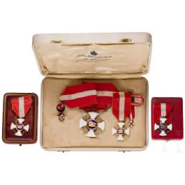 Ordre de la Couronne d'Italie - décoration de cou et trois croix de chevalier
