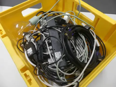 Tétel - kábelek és tápegységek