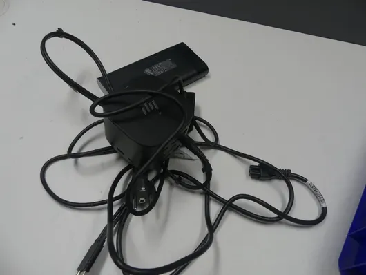 HP - docking station con alimentatore e cavo
