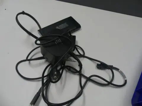 HP - docking station con alimentatore e cavo