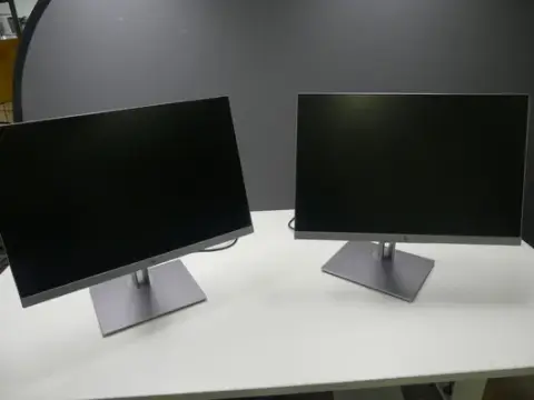 2 pezzi hp - E243i - 24 pollici - monitor LCD