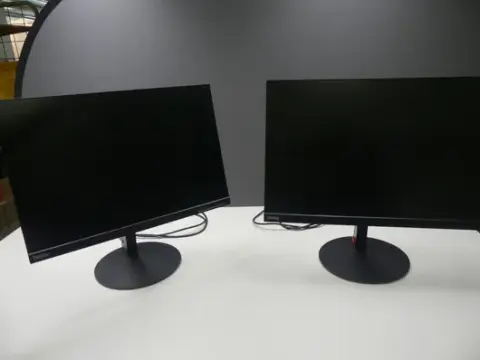 2x monitor Lenovo ThinkVision