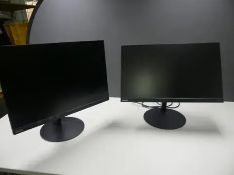 2 monitori Lenovo ThinkVision