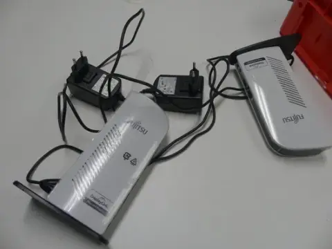 Lotto docking station Fujitsu, inclusi alimentatori