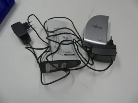 Lotto Fujitsu — docking station, inclusi alimentatori