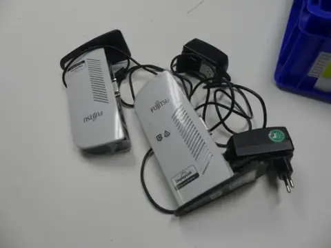 Lotto di docking station Fujitsu, con alimentatori