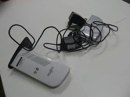 Fujitsu 扩展坞组合,含电源
