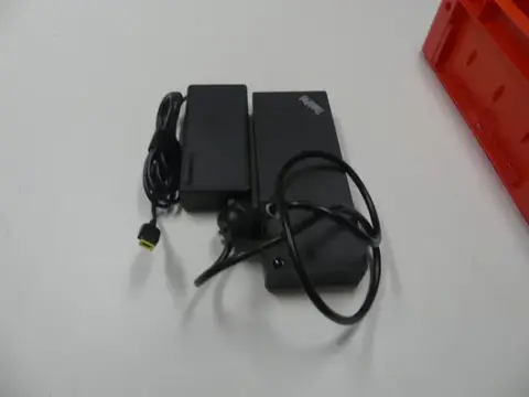 Set Lenovo - docking station ThinkPad e alimentatori