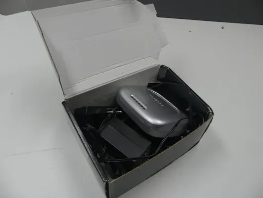 Netgear – switch Fast Ethernet con accessori