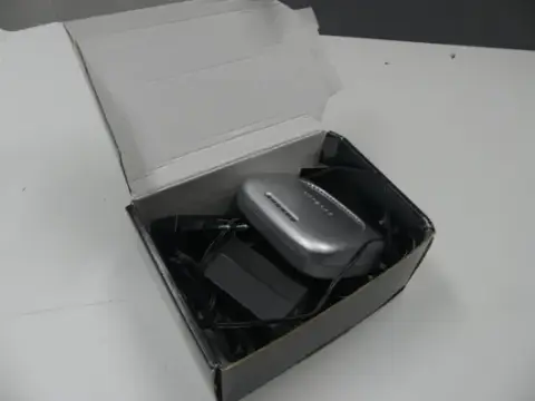 Netgear – switch Fast Ethernet con accessori