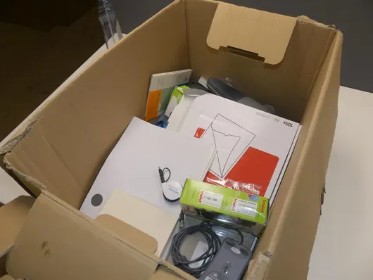 Paket uredskog pribora