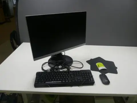 Set tecnico (monitor, tastiera, mouse, tappetino per mouse)