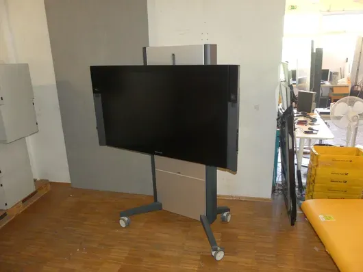 Microsoft - Surface Hub - 约 55 英寸 - 交互式触摸显示屏，Windows 11，带触控笔，配移动支架